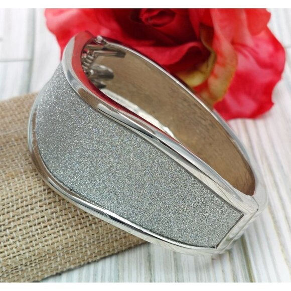 Silver Tone Hinged Wave Bangle Bracelet Mirrored Shimmer Center - Picture 6 of 12